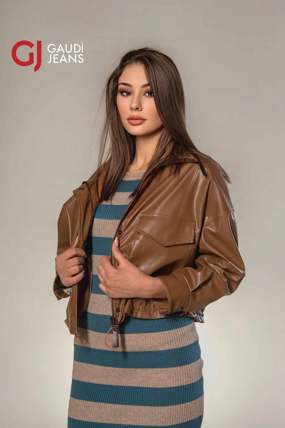 جاكيت جلد قصير 